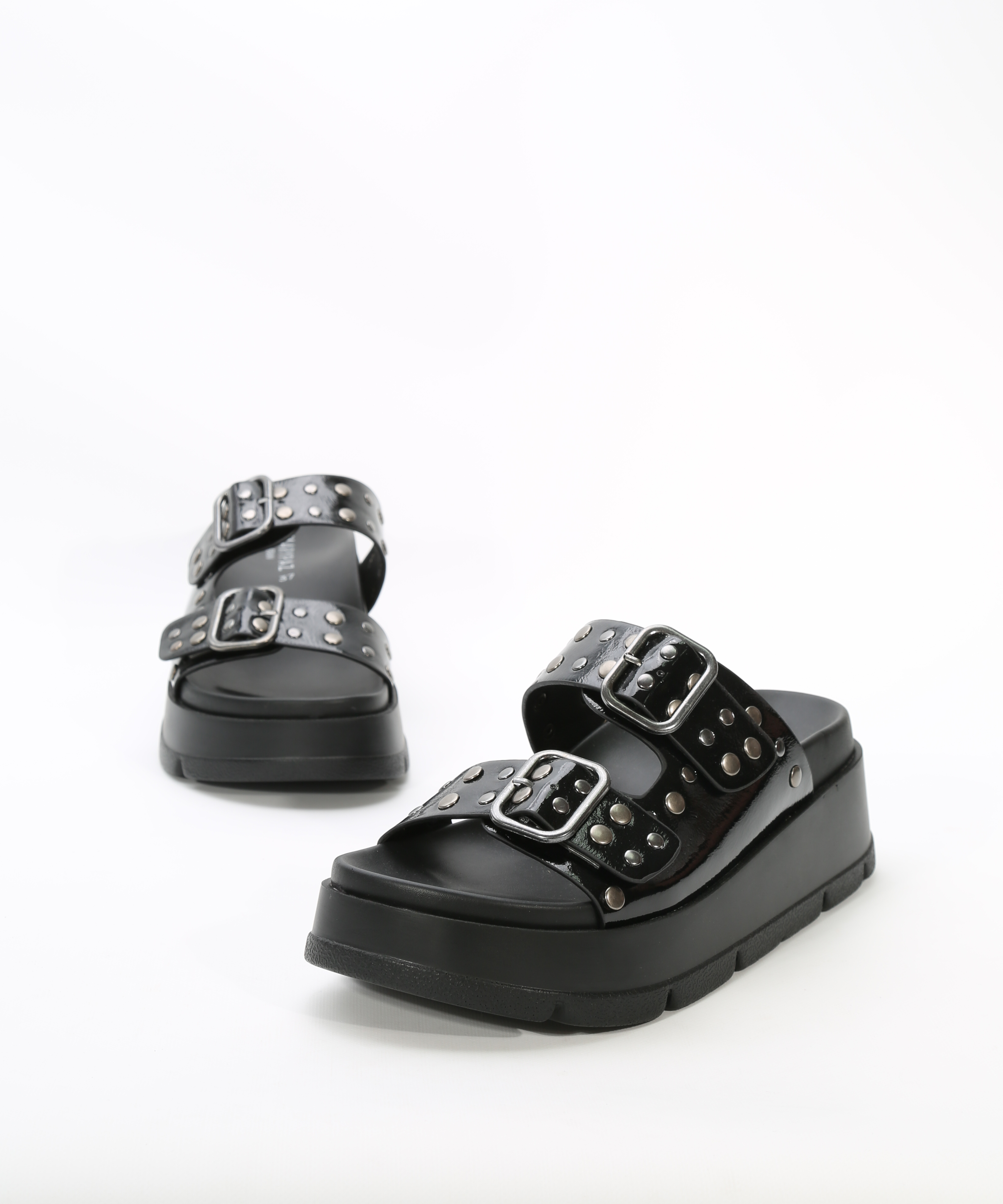 Sandalia plataforma tachas image number null